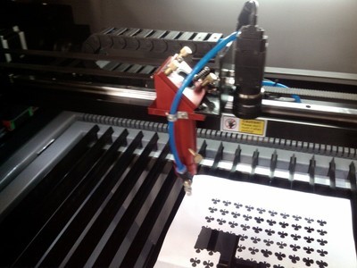 揭秘摄像激光切割机 布标商标制造的高效利器